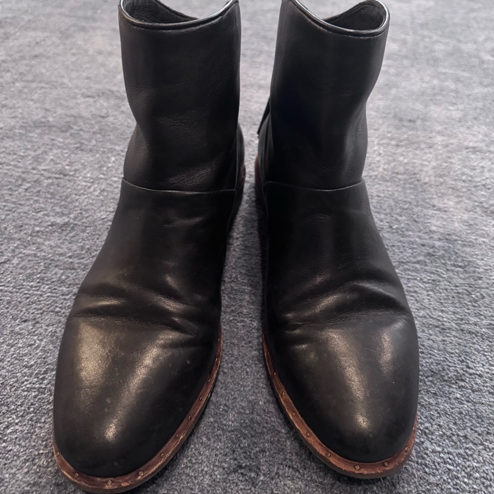 Ugg Bruno Black Leather Rear Zip Ankle Bootie 1018942 - Picture 5 of 9